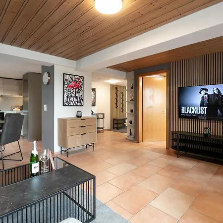 Spirit Apartments - 5-Br Villa - Lake View - Parking - Ac Apartment